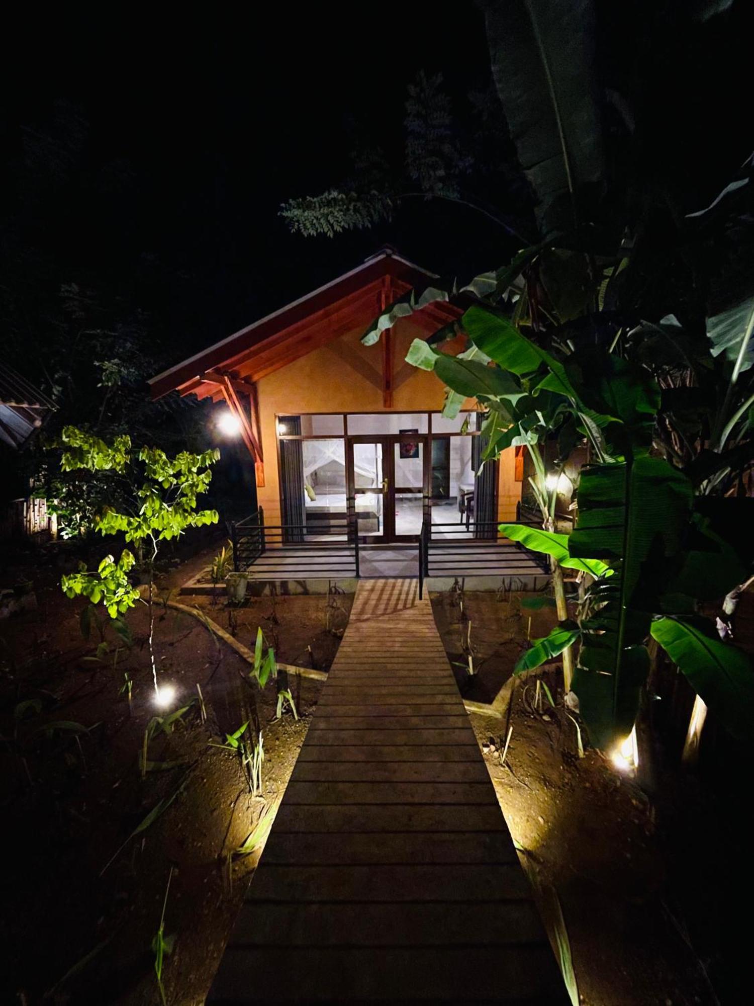 Mango Tree House Hotel Udawalawe Exterior photo